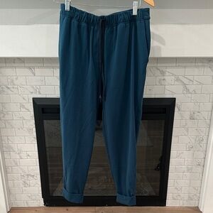 lululemon athletica women’s teal Blue cuffed Joggers